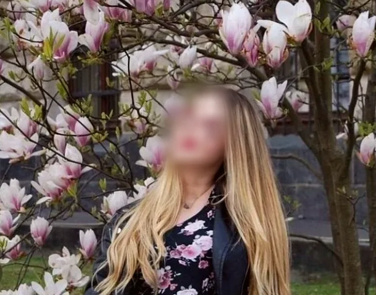 Elsa, 25