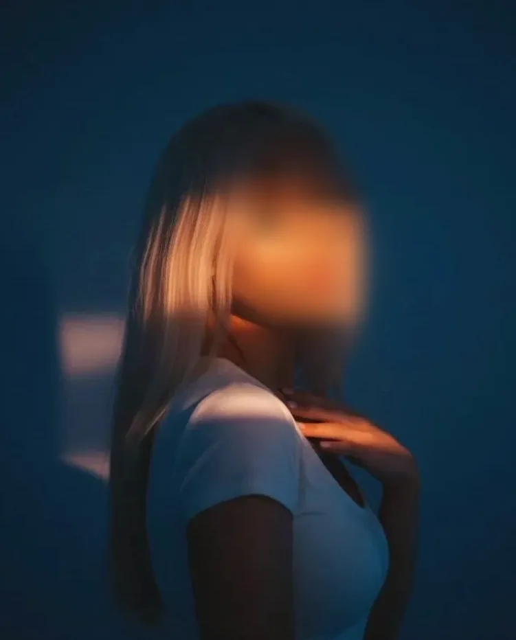 Viktoria, 26